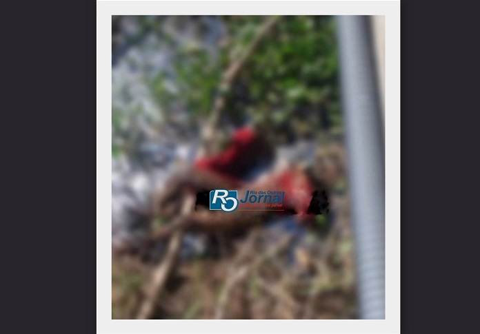 Ocorrência foi registrada na manhã desta quarta-feira na estrada de acesso a Cantagalo; Polícia Civil investiga a causa da morte