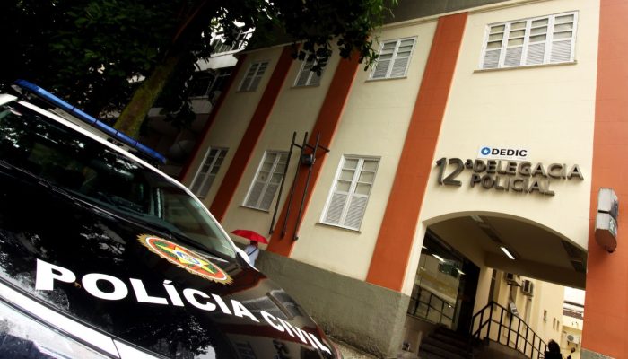 Fachada da 12ªDP(Copacabana) onde o caso está registrado — Foto: Ana Branco/Agência O Globo/...