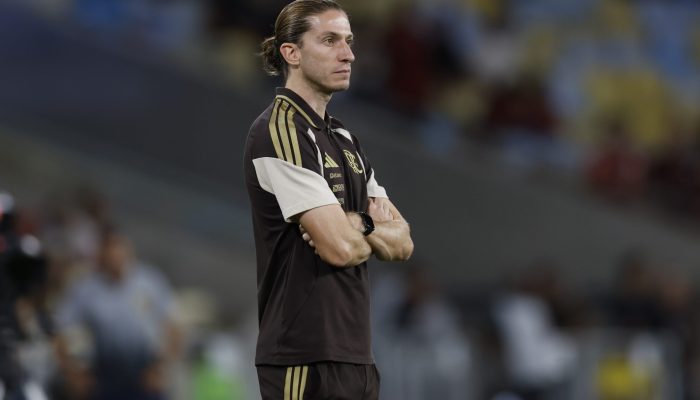 Filipe Luís após classificação do Flamengo para a final do Carioca — Foto: Alexandre Cassiano