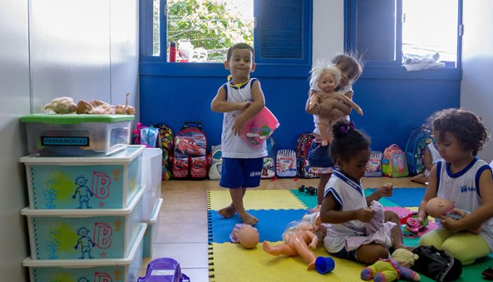 Arquivo Secom A recarga corresponde à primeira parcela destinada aos alunos que ainda não tinha...