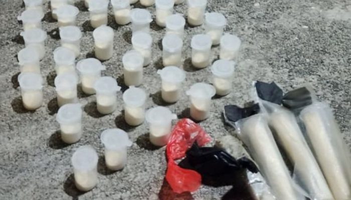 Drogas apreendidas pela PM no bairro Goiamum, em Rio das Ostras. Foto: Reprodução