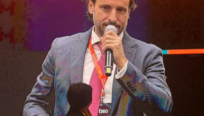 Emilio Izquierdo, CEO do projeto MARAEY, durante painel sobre sustentabilidade e inovação no CI...