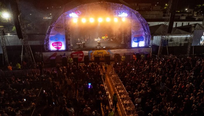 Sesc Verão na praia de Costa Azul, com recreaçãp, futebol das estrelas, DJ Pinaud e show do Barão Vermelho no camping. Rio das Ostras/RJ. Data: 25/01/2025. Foto: Rui Porto Filho