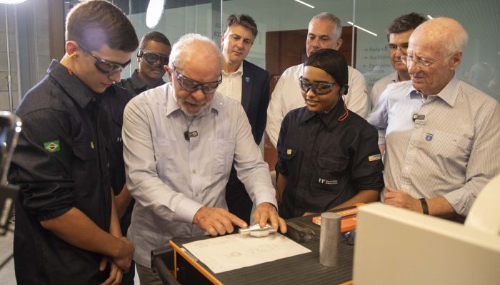 Presidente Lula visita a Escola Técnica Roberto Rocca — Foto: Julio Cesar Guimarães/Divulgação
