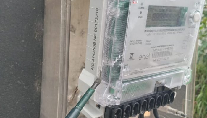 Furtar energia é crime, prejudica o fornecimento de energia, pode causar acidentes e impacta diretamente o valor da tarifa.