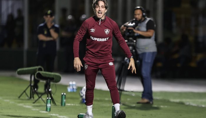 Luis Zubeldía na partida do Fluminense contra o Mirassol — Foto: Lucas Merçon/Fluminense/Divu...