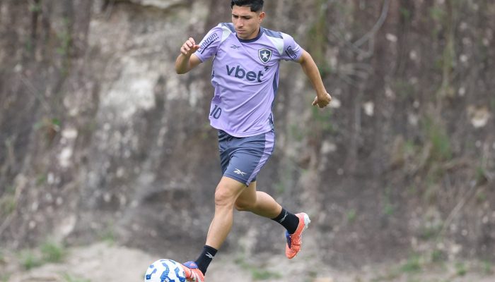 Savarino em treino do Botafogo — Foto: Vitor Silva / Botafogo