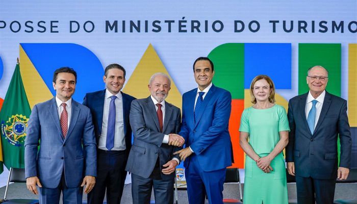 23.12.2025 - Cerimônia de transmissão de cargo e posse do Ministro do Turismo, Gustavo Felician...