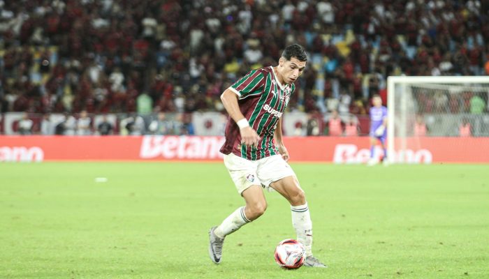 Kevin Serna faz seu terceiro gol no ano, na vitória do Fluminense por 2 a 1 sobre o Flamengo, pe...