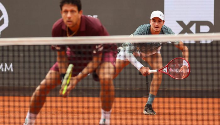 João Fonseca e Marcelo Melo estão na final de duplas do Rio Open — Foto: Fotojump/Rio Open