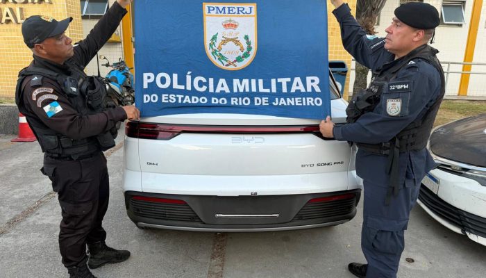 Veículo possuía sinais identificadores adulterados; condutor foi autuado por receptação na 123ª DP