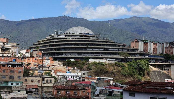 Vista do El Helicoide antes da libertação de prisioneiros em 8 de janeiro de 2026 em Caracas, V...