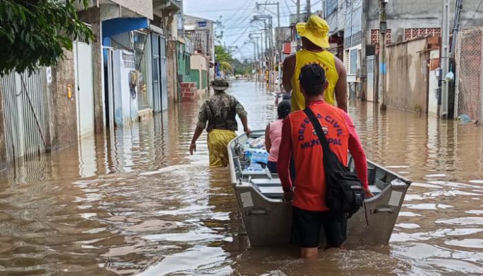 O Saae informou que as bacias de acumulação, conhecidas como "piscinões", operam em capacidade máxima, 24 horas por dia.