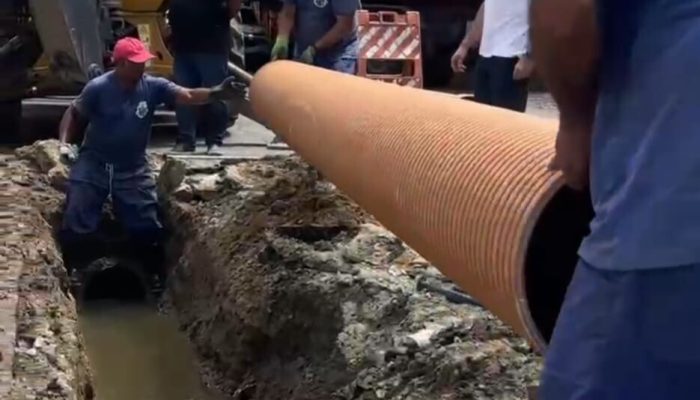 Prefeitura de Cabo Frio substitui manilhas danificadas por tubos PEAD no Centro 05/03/2026