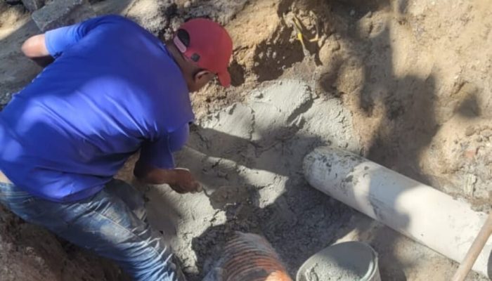 Prefeitura de Cabo Frio substitui manilha danificada por tubo de PEAD no Centro 01/04/2026