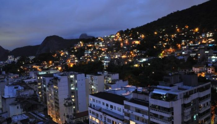 Lascar_Morro_da_Babilonia_Leme_4551795984-scaled-e1779395862648