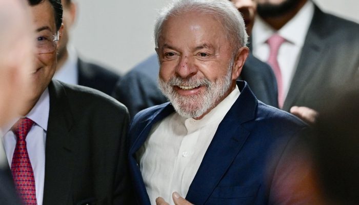 'O povo brasileiro está escrevendo outra história: a da esperança'