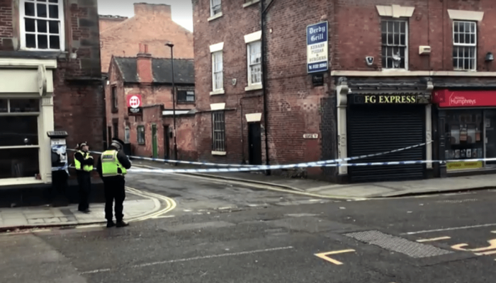 Sete pessoas ficaram feridas após um atropelamento de carro em Derby, no Reino Unido  • Reuters