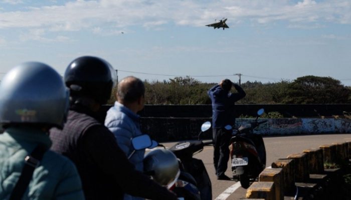 Um caça Mirage 2000 da Força Aérea de Taiwan decola da Base Aérea de Hsinchu, em Hsinchu. CHENG YU-CHEN / AFP