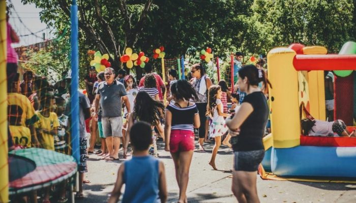 crianca-brincadeira-humor-parque-1200x675-1