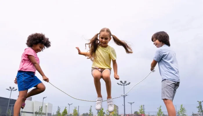 criancas-brincando-de-pular-corda