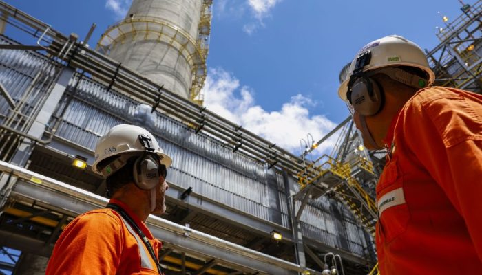 A Petrobras, maior investidora no Brasil, está fazendo o seu papel e "ajudando" a "empurrar" o P...