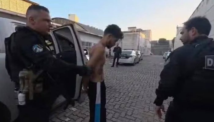 Jean Carlos Soares Jovita, de 24 anos, responde pelos crimes de roubo, associação criminosa e h...