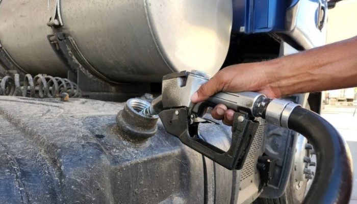 Presidente da Petrobras cobra que estados reduzam imposto sobre combustíveis para frear aumento ...