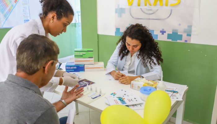 evento-sobre-hepatites-tem-testes-rapidos-nesta-segunda-28-julho-amarelo-nilson-marins-hepatite-foto-akilla-ribeiro-15