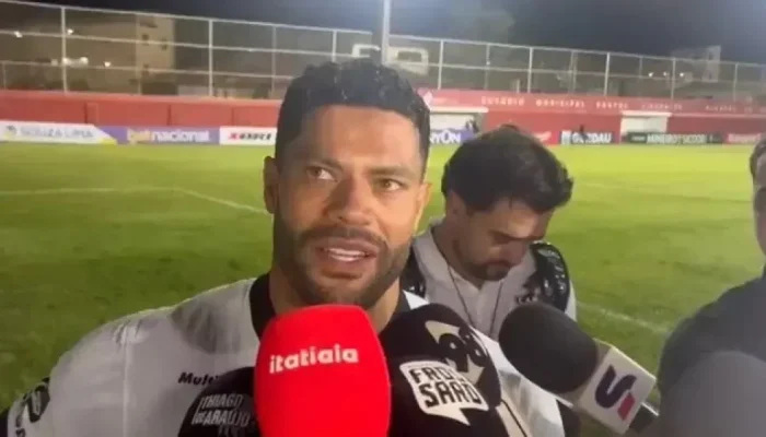 Hulk, atacante do Atlético, durante entrevista na zona mista do Castor Cifuentes.  • Pedro Ab...