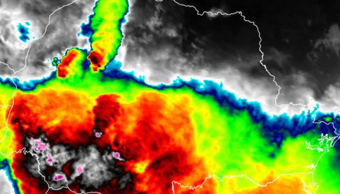 Imagem de satélite mostra formação de ciclone na região do Paraná 