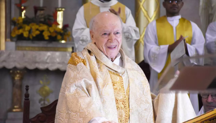 O padre José Luciano Jacques Penido morreu na sexta-feira (9), aos 103 anos, enquanto rezava a A...