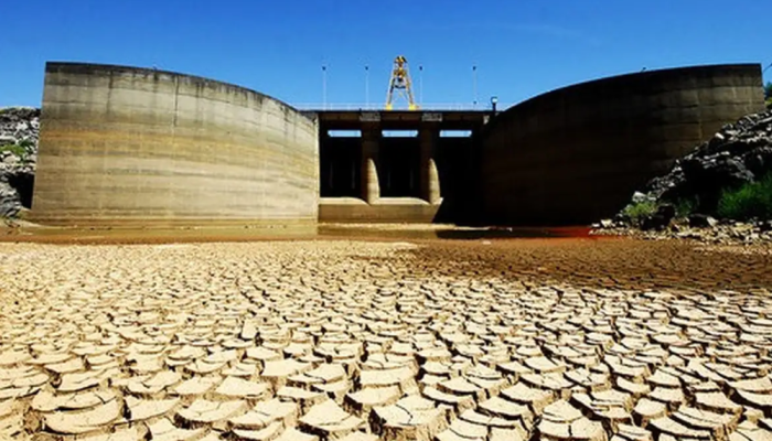O monitoramento da ANA no sistema Cantareira, com 19,39% do volume de seus reservatórios, é o m...