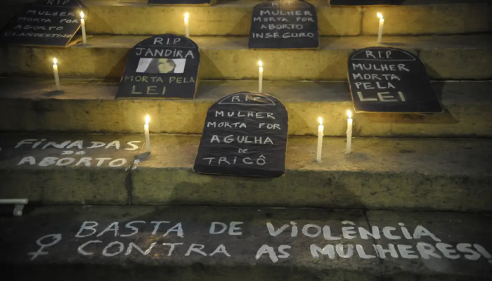 Protesto no Dia Internacional de Combate à Violência contra a Mulher, pelo fim da violência co...