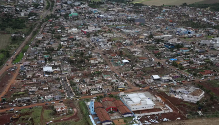 O fenômeno climático deixou seis mortes, cinco em Rio Bonito do Iguaçu e uma em Guarapuava
