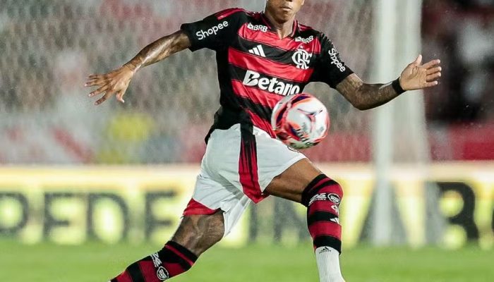 Wallace Yan se despede do Flamengo, rumo ao clube Bragantino — Foto: Gilvan de Souza/Flamengo