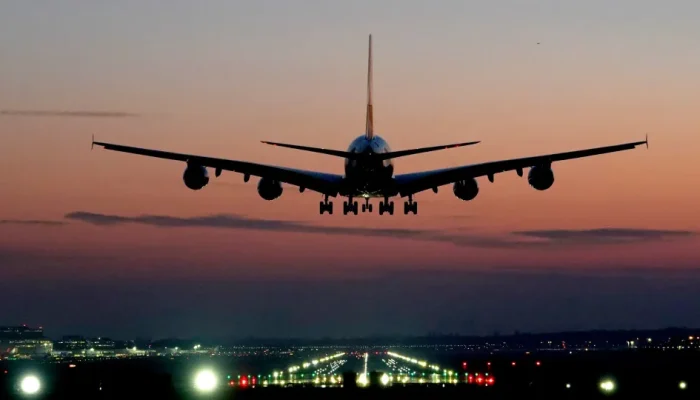 Idoso de 74 anos morre apÃ³s falha tÃ©cnica em voo da Gol elevar temperatura a 32Âº C