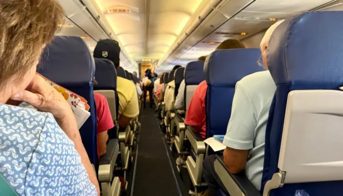 Passageiro terÃ¡ de pagar mais para inclinar assento em aÃ©rea canadense; entenda