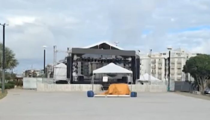 palco-esta-sendo-montado-para-o-evento