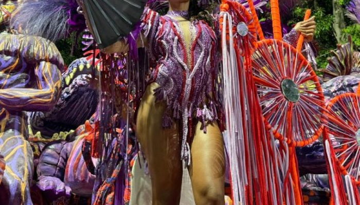 Pocah se preparando a Grande Rio — Foto: Madson Gama