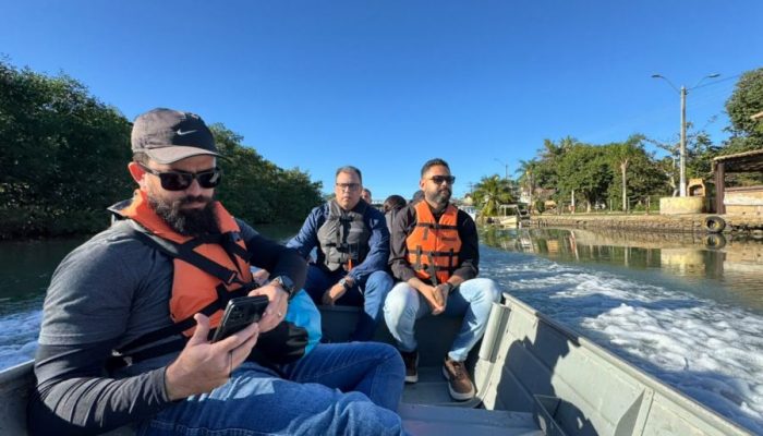 prefeitura-realiza-vistoria-tecnica-para-acoes-de-limpeza-dos-rios-e-canais-1