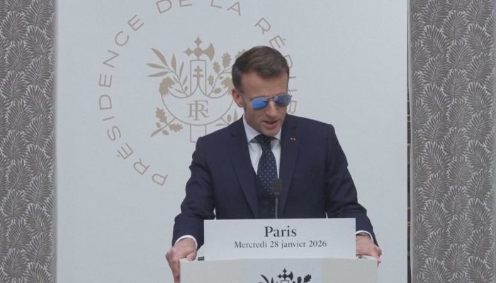Groenlândia "não está a venda", afirma Macron ao lado de premiê da ilha  • AGENCY POOL / R...