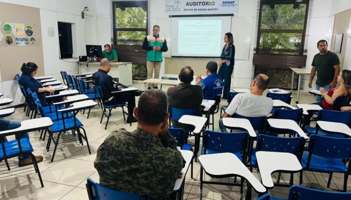 Secretário Ricardo Torres convocou os empresários para dar orientações sobre a legislação F...