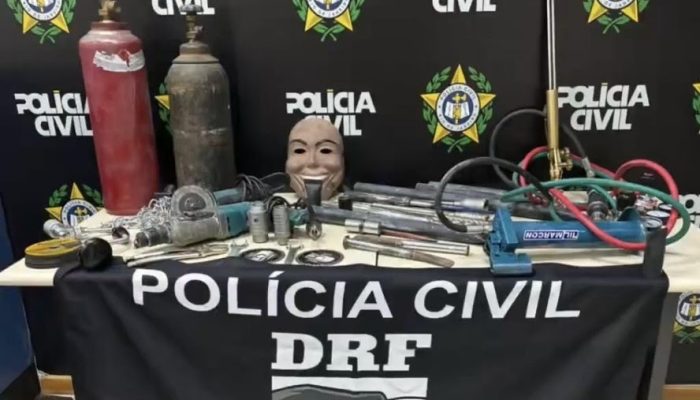 O material apreendido pela polícia — Foto: @PCERJ/X  