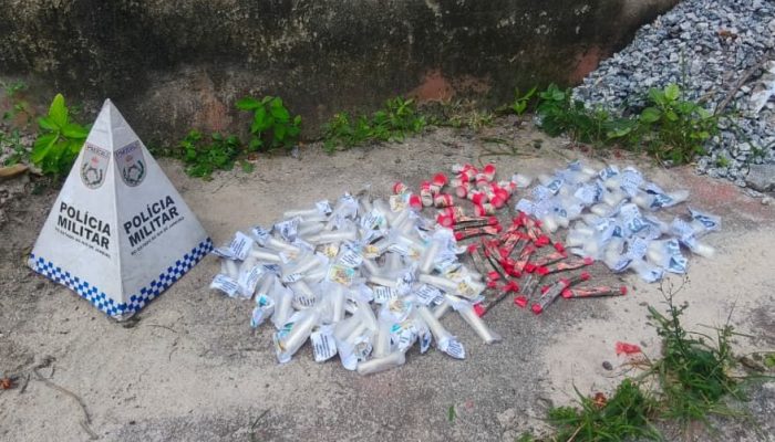 Carga de cocaína e maconha foi localizada em terreno abandonado durante patrulhamento tático em Rio das Ostras