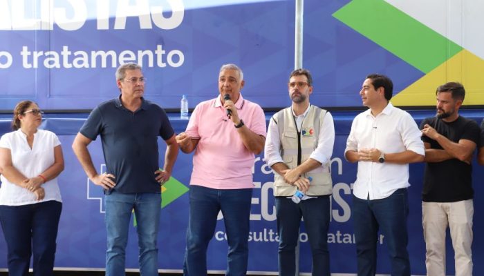 solenidade-marca-o-lancamento-da-carreta-agora-tem-especialista-em-rio-das-ostras-carreta-programa-agora-tem-especialistas-6