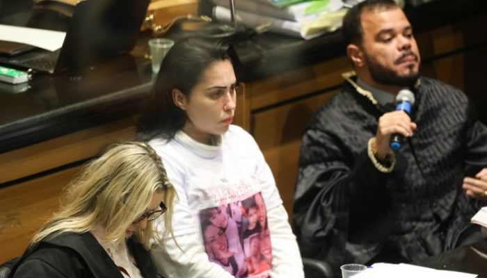 Mãe do menino Henry Borel, Monique Medeiros, durante julgamento da morte do filho