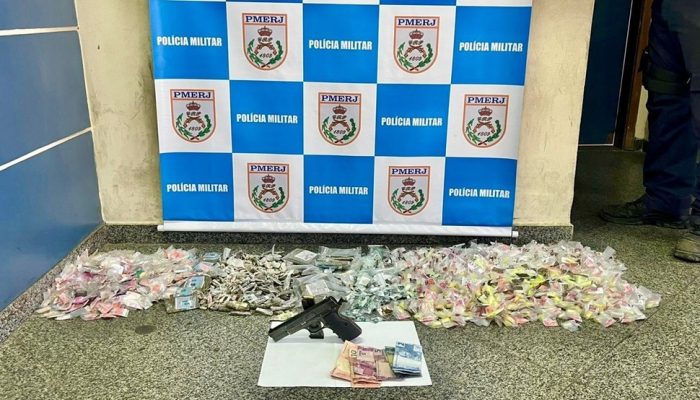 Os suspeitos foram autuados em flagrante por tráfico de drogas. Foto: PMERJ