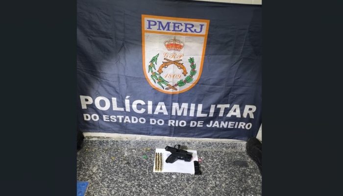  com um carregador contendo 15 munições. — Foto: PMERJ