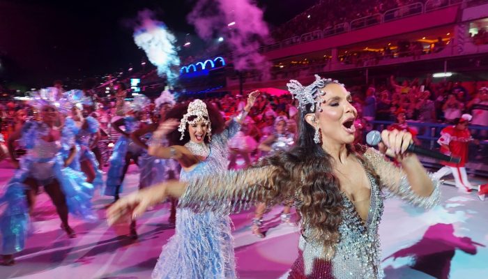 Ivete Sangalo no show de abertura do Desfile das Campeãs — Foto: Domingos Peixoto/Agência O G...